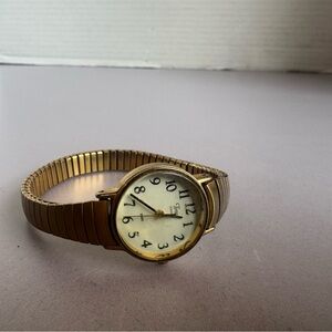 Vintage Timex Indiglo
TIMEX Quartz Gold Tone
Watch Women